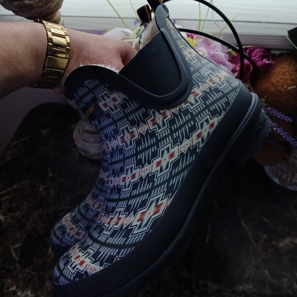 ⚫️ Black Friday Pendleton  Faux Fur Waterproof Chelsea Rain Boots 8 for Women - Picture 4 of 9